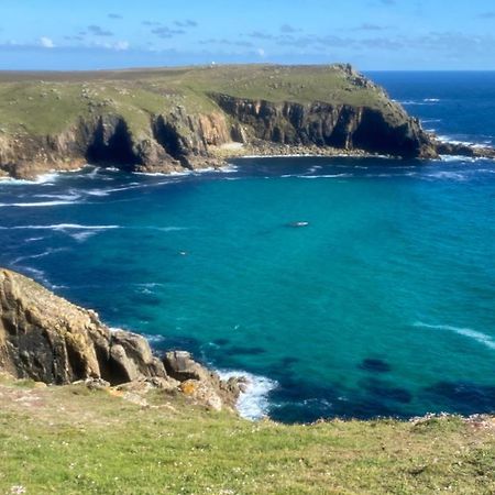 2 Bedroom Cottage Sleeps 4 With Hot-Tub, & Shared Pool Use Sennen Esterno foto