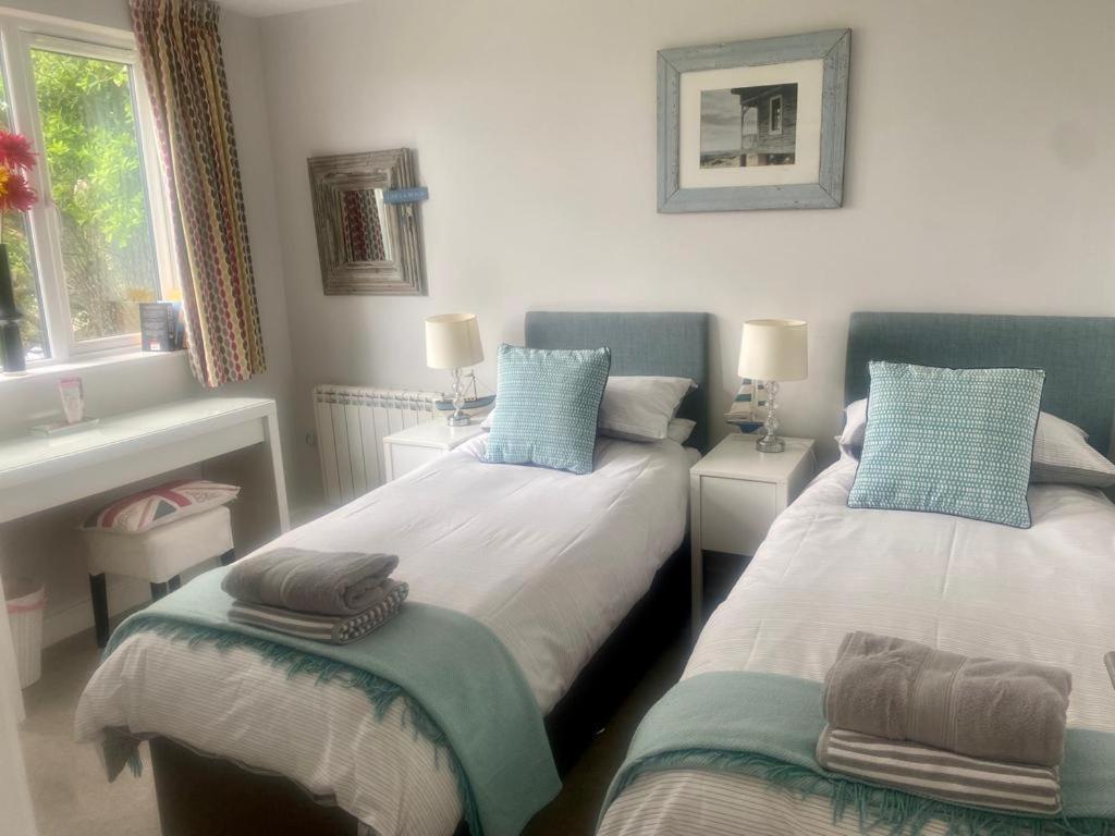 2 Bedroom Cottage Sleeps 4 With Hot-Tub, & Shared Pool Use Sennen Esterno foto