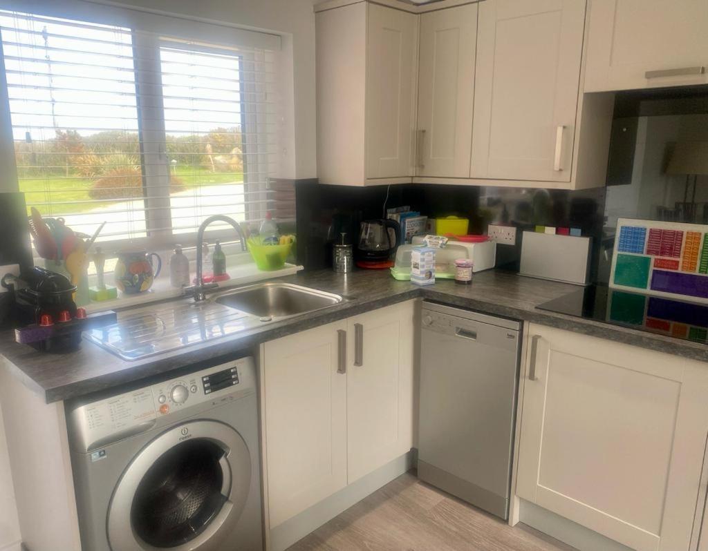 2 Bedroom Cottage Sleeps 4 With Hot-Tub, & Shared Pool Use Sennen Esterno foto