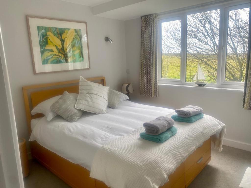 2 Bedroom Cottage Sleeps 4 With Hot-Tub, & Shared Pool Use Sennen Esterno foto