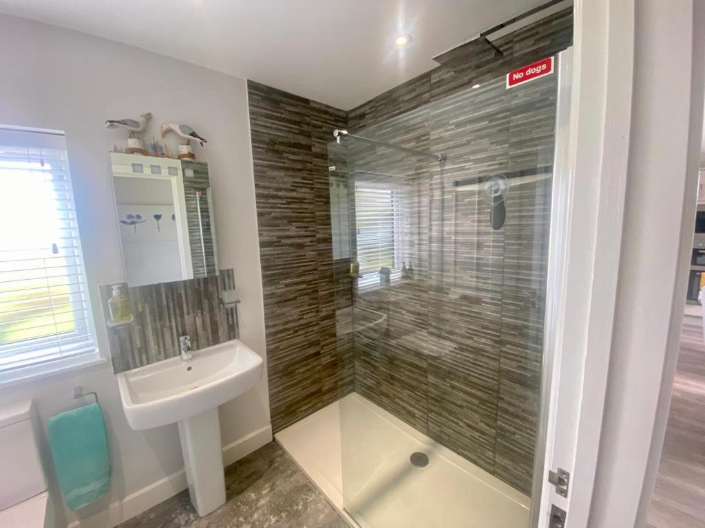 2 Bedroom Cottage Sleeps 4 With Hot-Tub, & Shared Pool Use Sennen Esterno foto