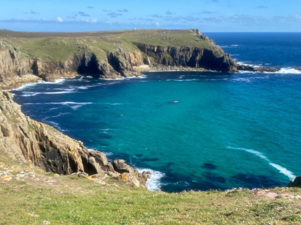 2 Bedroom Cottage Sleeps 4 With Hot-Tub, & Shared Pool Use Sennen Esterno foto