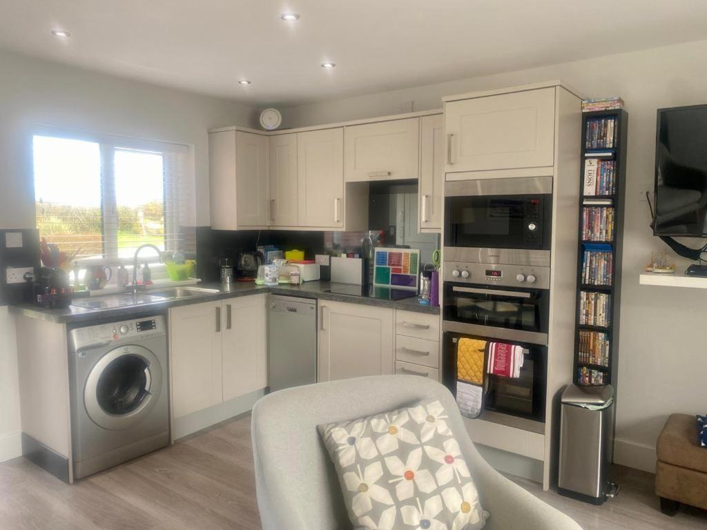 2 Bedroom Cottage Sleeps 4 With Hot-Tub, & Shared Pool Use Sennen Esterno foto