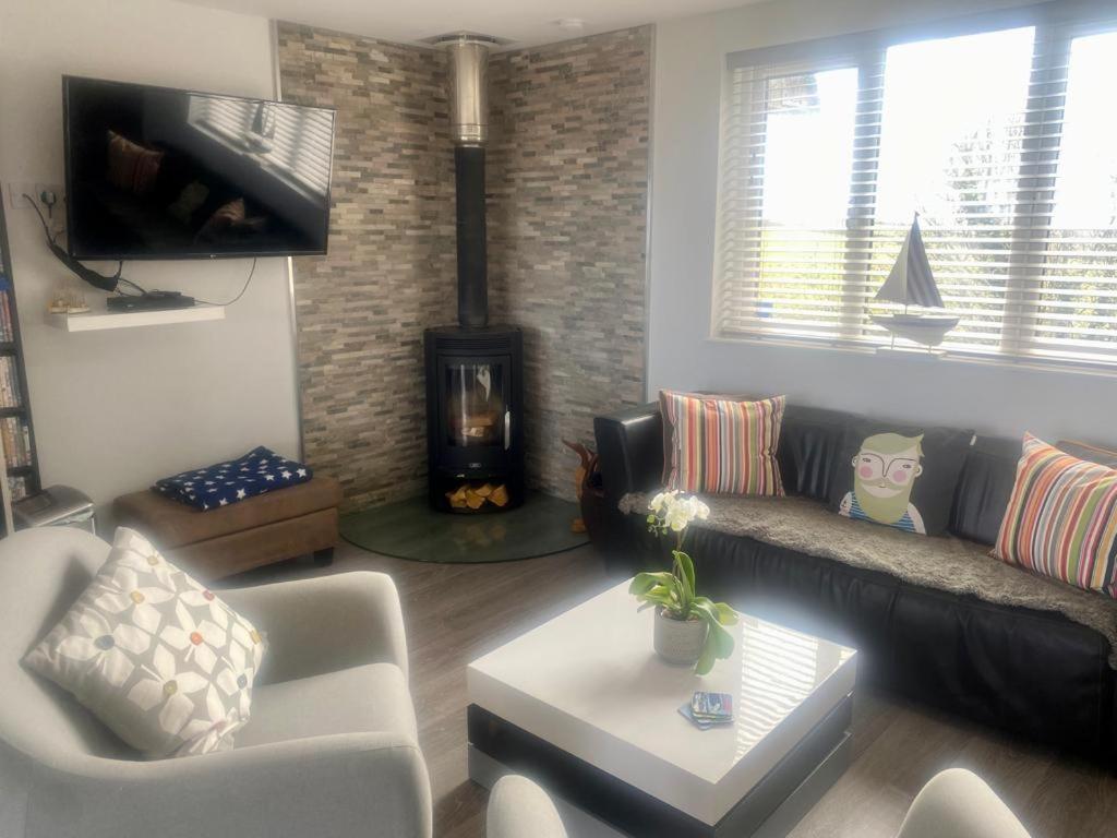 2 Bedroom Cottage Sleeps 4 With Hot-Tub, & Shared Pool Use Sennen Esterno foto