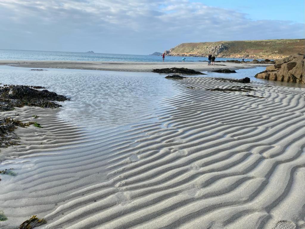 2 Bedroom Cottage Sleeps 4 With Hot-Tub, & Shared Pool Use Sennen Esterno foto