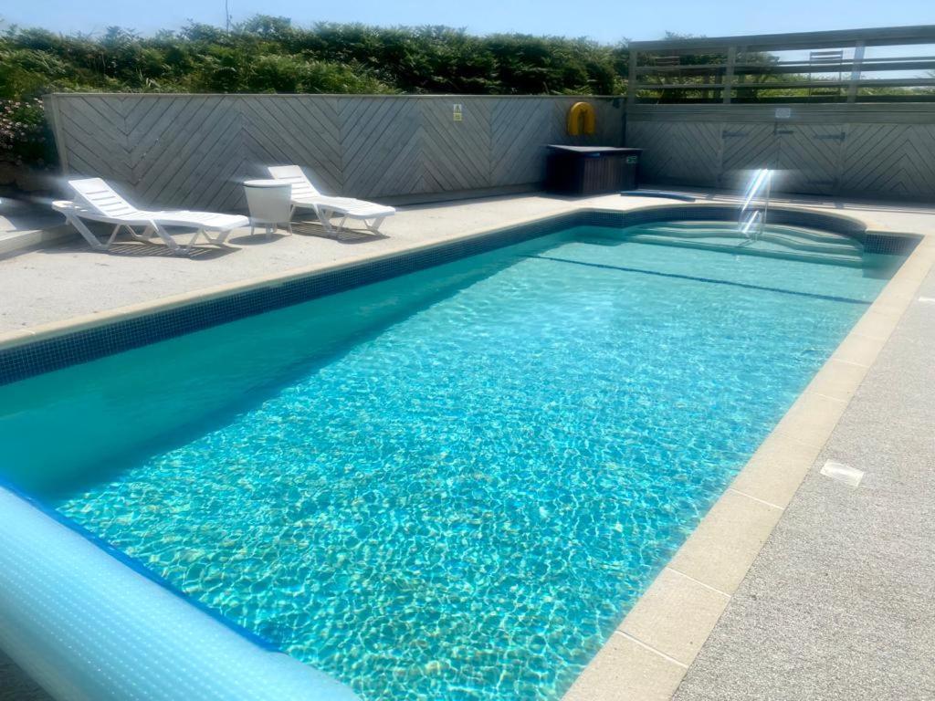 2 Bedroom Cottage Sleeps 4 With Hot-Tub, & Shared Pool Use Sennen Esterno foto
